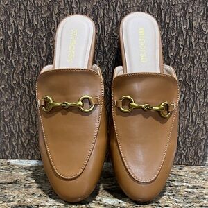Minorsu Tan  Loafers with Gold Accent, BRAND NEW Fits 7-7.5